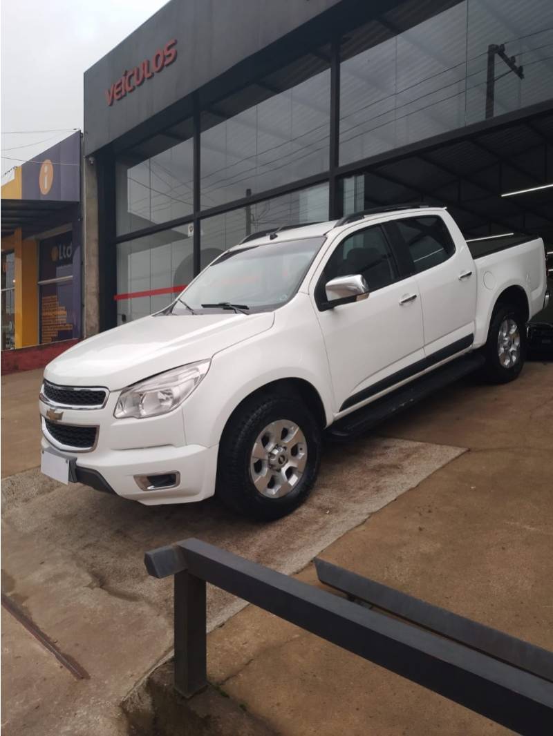CHEVROLET - S10 - 2012/2013 - Branca - R$ 89.900,00