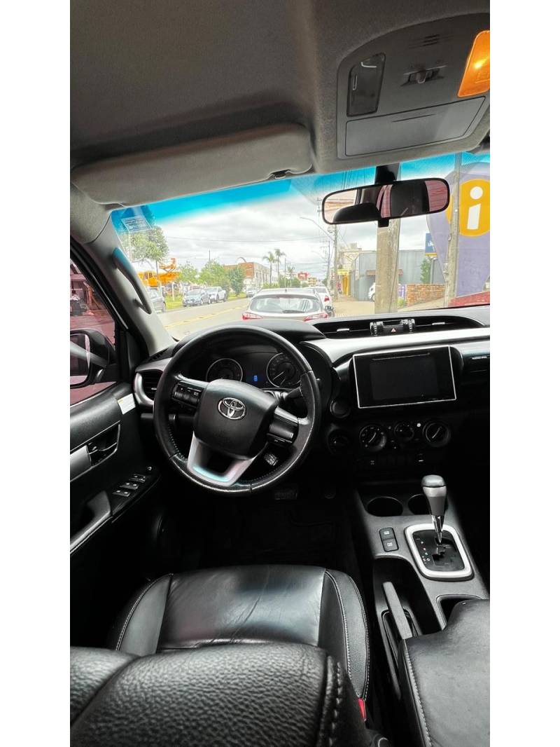TOYOTA - HILUX - 2016/2017 - Branca - R$ 164.900,00
