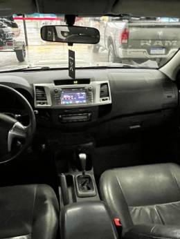 TOYOTA - HILUX - 2014/2014 - Branca - R$ 144.900,00
