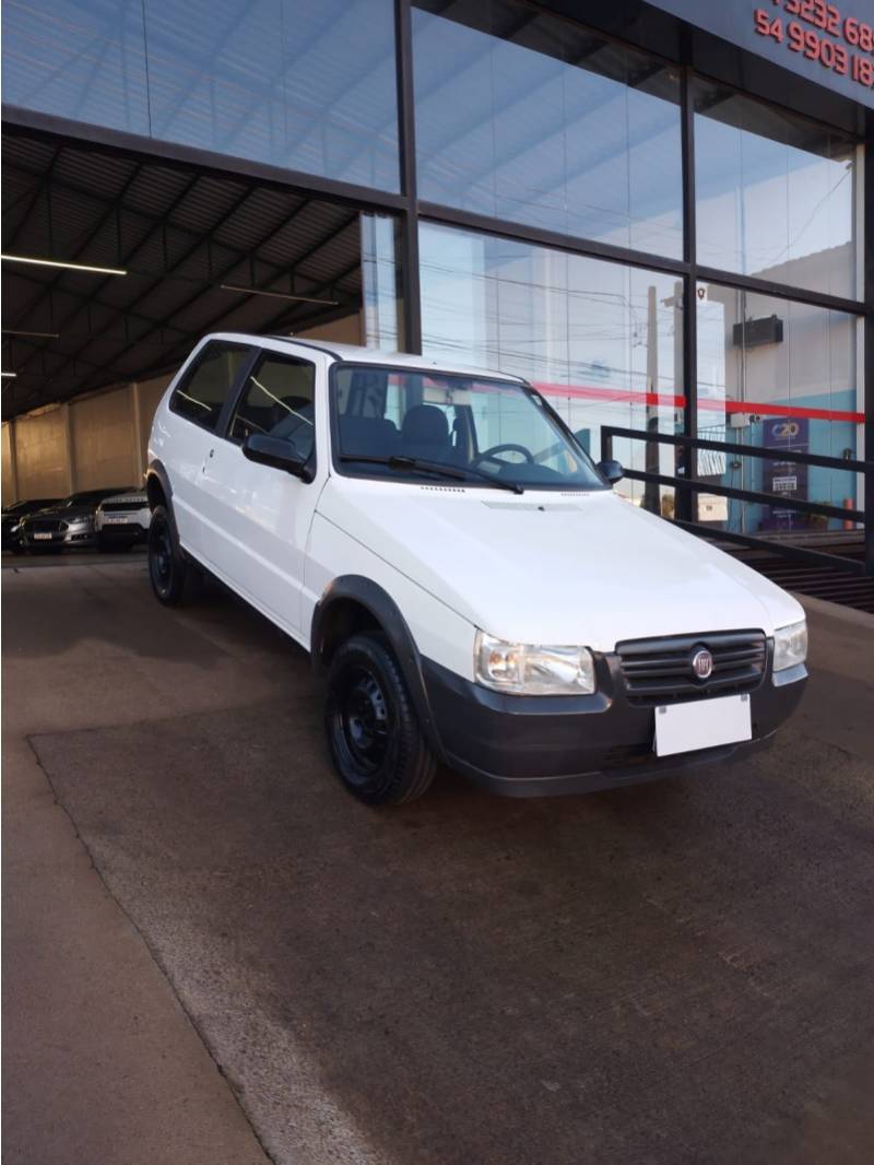 FIAT - UNO - 2010/2011 - Branca - R$ 23.500,00