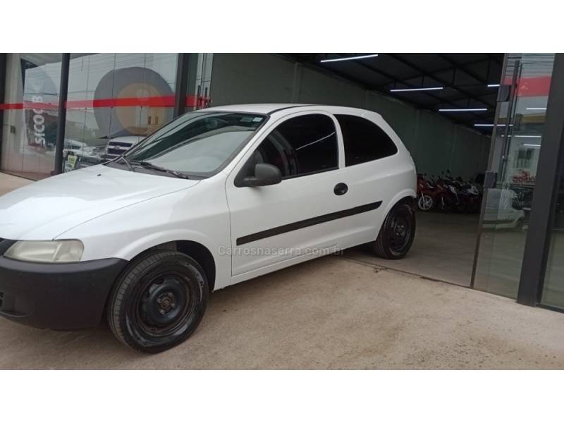 CHEVROLET - CELTA - 2000/2001 - Branca - R$ 14.900,00