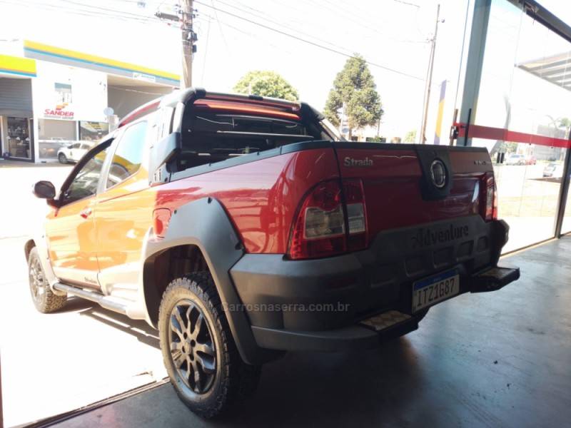 FIAT - STRADA - 2012/2013 - Vermelha - R$ 54.900,00