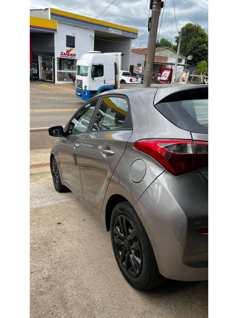 HYUNDAI - HB20 - 2016/2017 - Prata - R$ 53.900,00