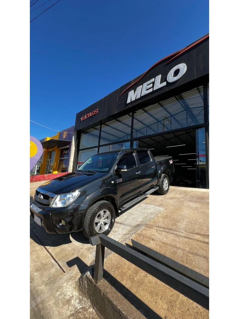 TOYOTA - HILUX - 2009/2010 - Preta - R$ 110.000,00