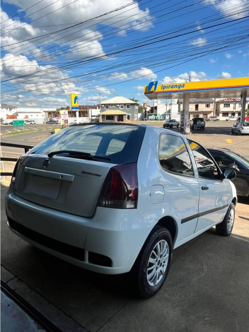 FIAT - PALIO - 2013/2014 - Branca - R$ 28.900,00