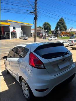 FORD - FIESTA - 2015/2015 - Branca - R$ 44.900,00