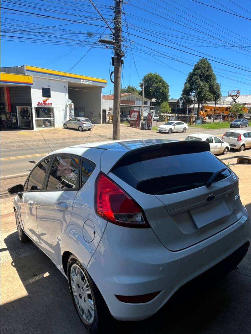 FORD - FIESTA - 2015/2015 - Branca - R$ 44.900,00