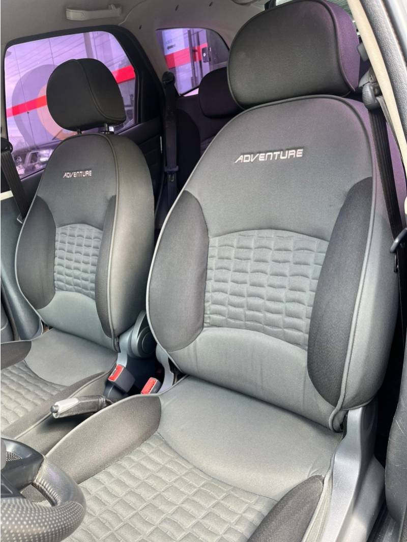 FIAT - PALIO - 2013/2014 - Preta - R$ 42.900,00
