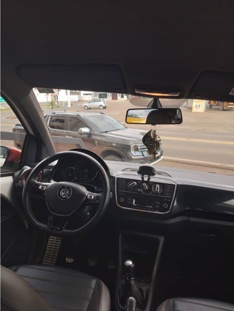 VOLKSWAGEN - UP - 2019/2019 - Branca - R$ 71.900,00
