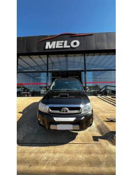 TOYOTA - HILUX - 2009/2010 - Preta - R$ 110.000,00
