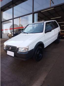 FIAT - UNO - 2010/2011 - Branca - R$ 23.500,00