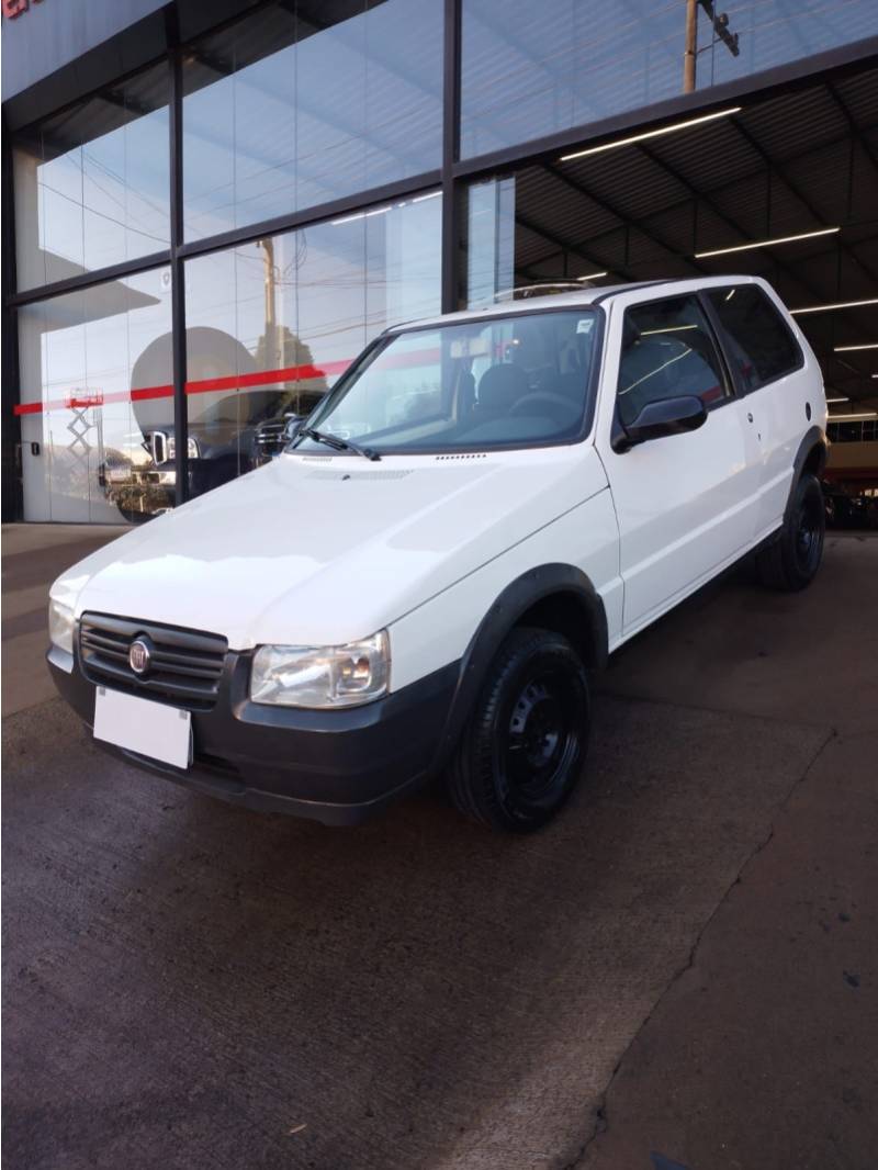 FIAT - UNO - 2010/2011 - Branca - R$ 23.500,00