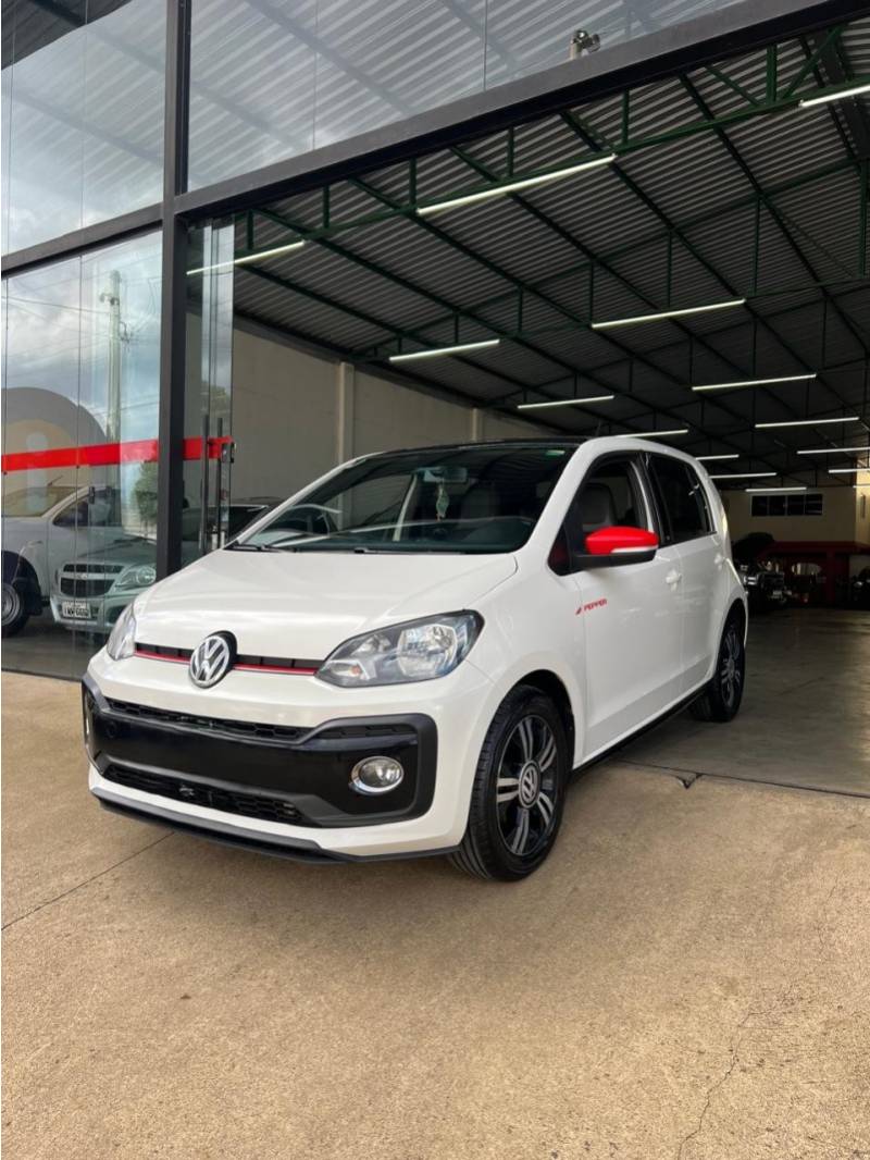 VOLKSWAGEN - UP - 2019/2019 - Branca - R$ 71.900,00