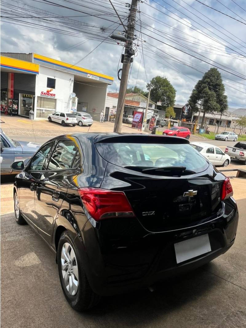 CHEVROLET - ONIX - 2019/2019 - Prata - R$ 59.900,00