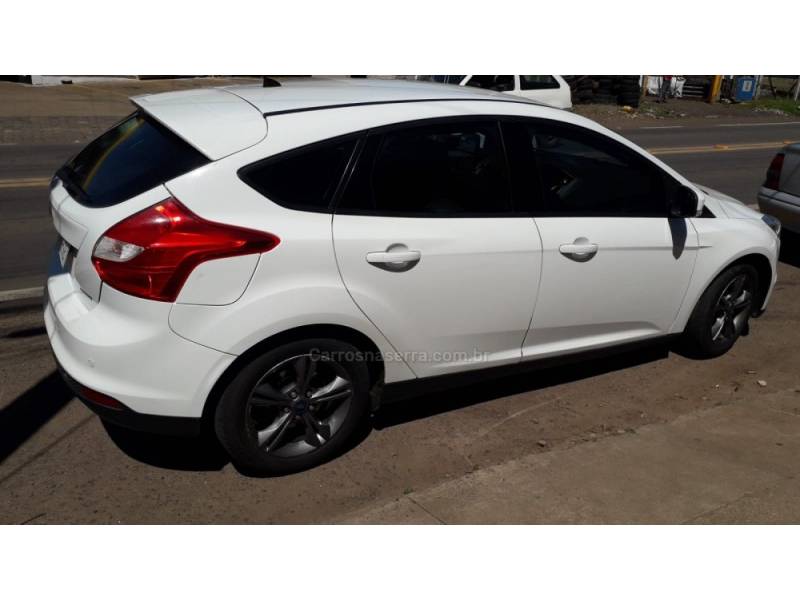 FORD - FOCUS - 2014/2015 - Branca - Sob Consulta