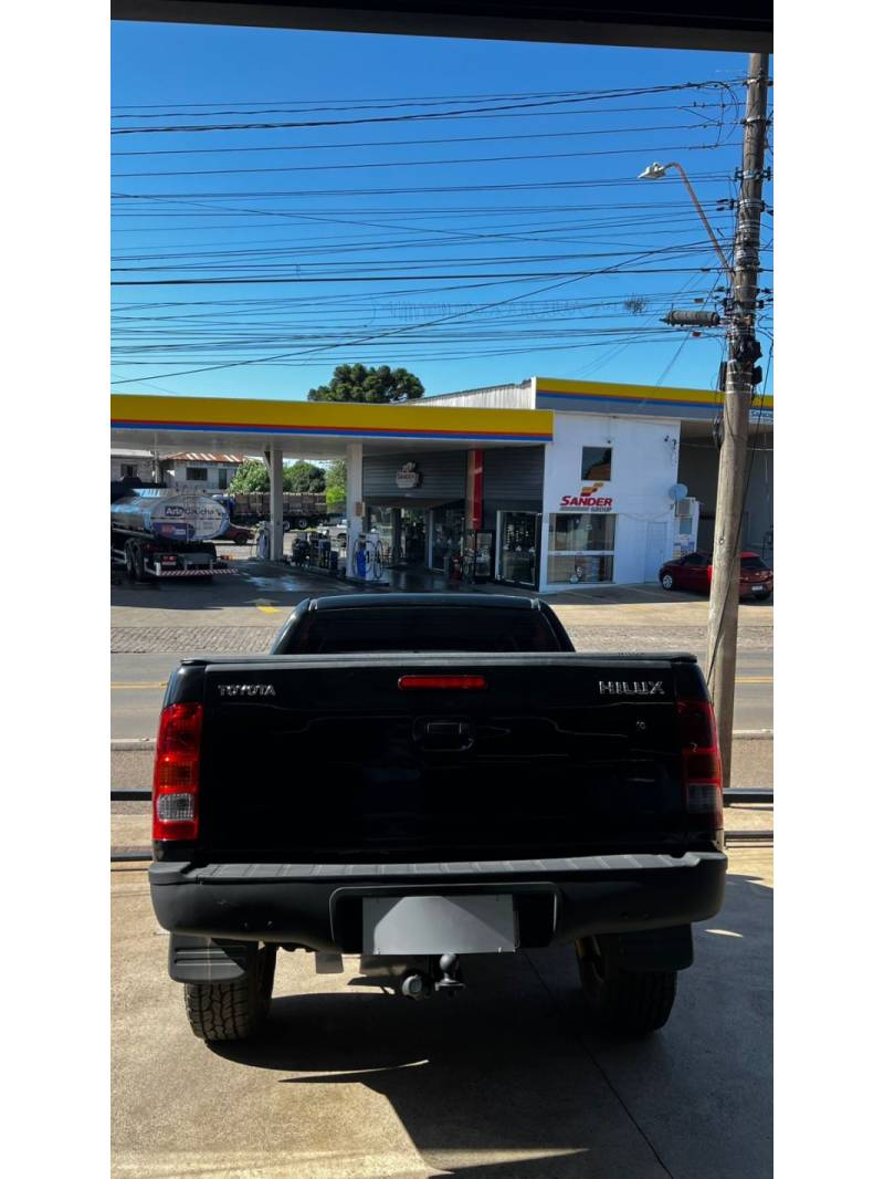 TOYOTA - HILUX - 2009/2010 - Preta - R$ 110.000,00