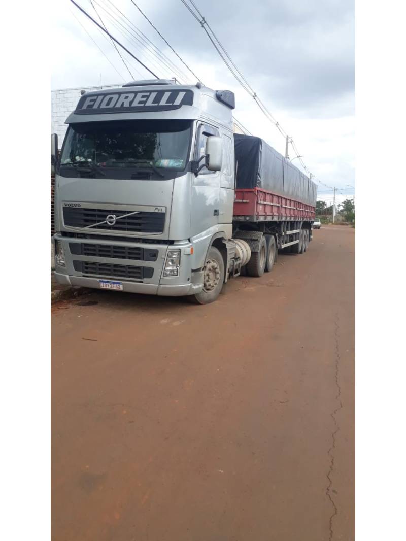 VOLVO - FH - 2008/2008 - Prata - R$ 315.000,00