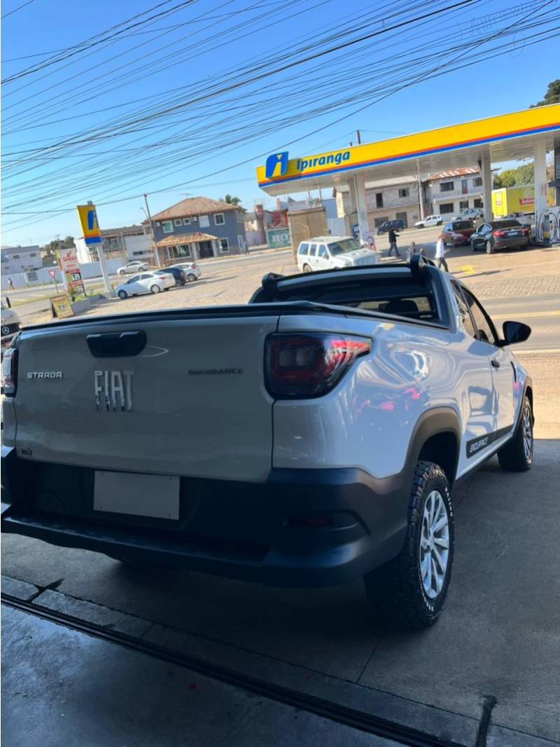 FIAT - STRADA - 2021/2022 - Branca - R$ 74.900,00