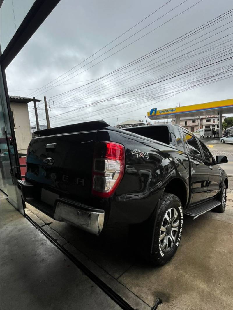 FORD - RANGER - 2020/2021 - Preta - R$ 174.900,00