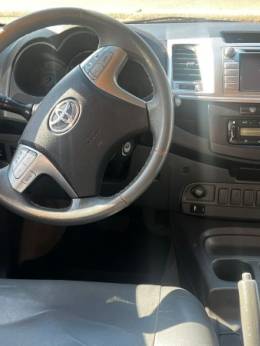 TOYOTA - HILUX - 2014/2015 - Branca - R$ 118.000,00