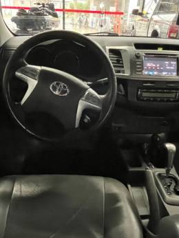 TOYOTA - HILUX - 2014/2014 - Branca - R$ 144.900,00
