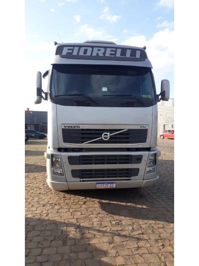 VOLVO - FH - 2008/2008 - Prata - R$ 315.000,00