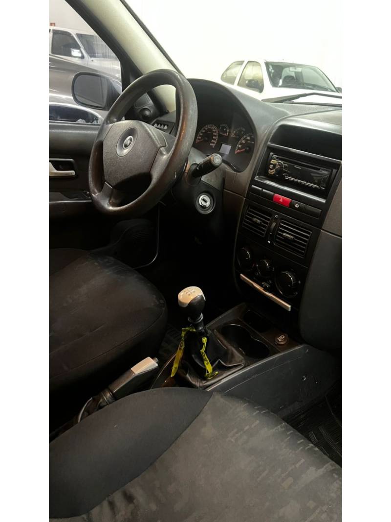FIAT - PALIO - 2006/2006 - Prata - R$ 28.900,00