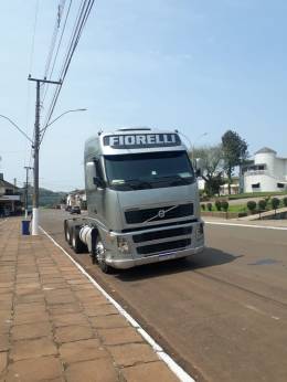 VOLVO - FH - 2008/2008 - Prata - R$ 315.000,00