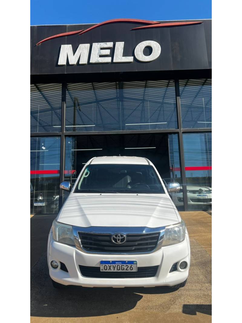 TOYOTA - HILUX - 2014/2015 - Branca - R$ 118.000,00
