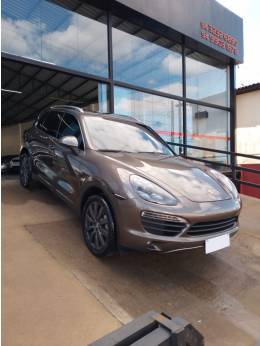 PORSCHE - CAYENNE - 2010/2011 - Marrom - Sob Consulta