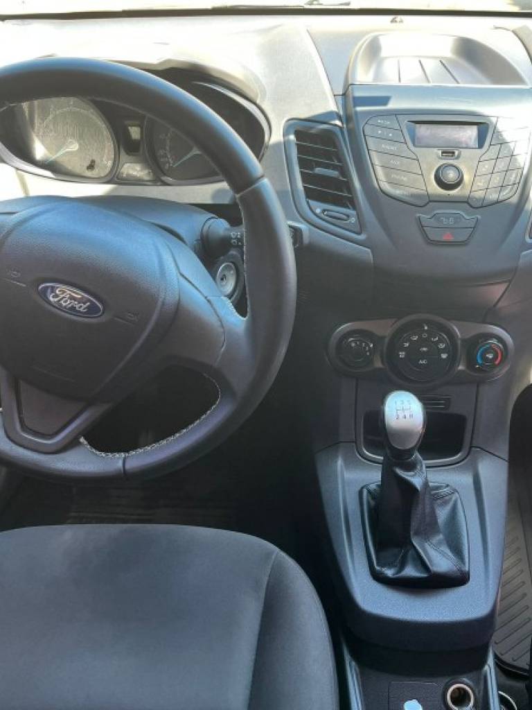 FORD - FIESTA - 2015/2015 - Branca - R$ 44.900,00