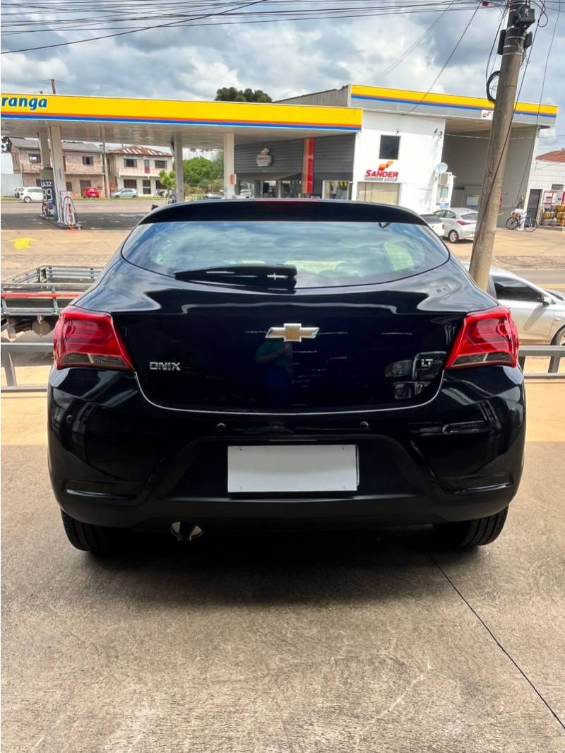 CHEVROLET - ONIX - 2019/2019 - Prata - R$ 59.900,00
