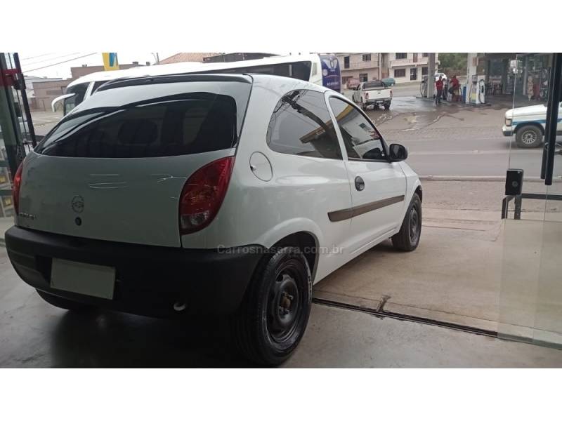 CHEVROLET - CELTA - 2000/2001 - Branca - R$ 14.900,00