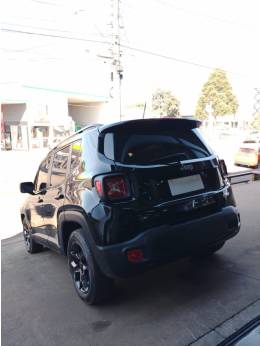 JEEP - RENEGADE - 2015/2016 - Preta - R$ 72.000,00