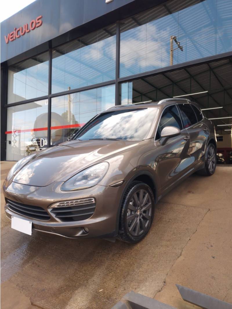 PORSCHE - CAYENNE - 2010/2011 - Marrom - Sob Consulta