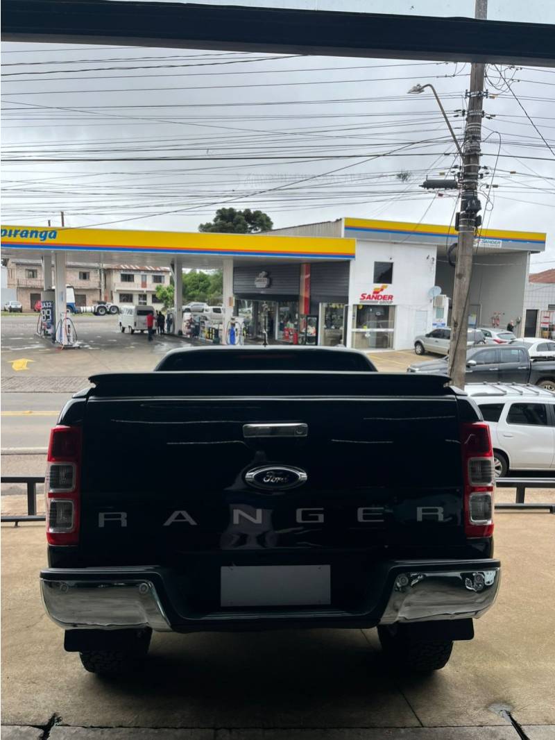 FORD - RANGER - 2020/2021 - Preta - R$ 174.900,00