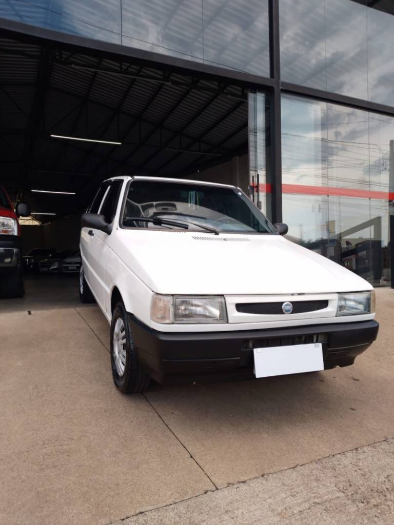 FIAT - UNO - 2001/2002 - Branca - R$ 13.500,00