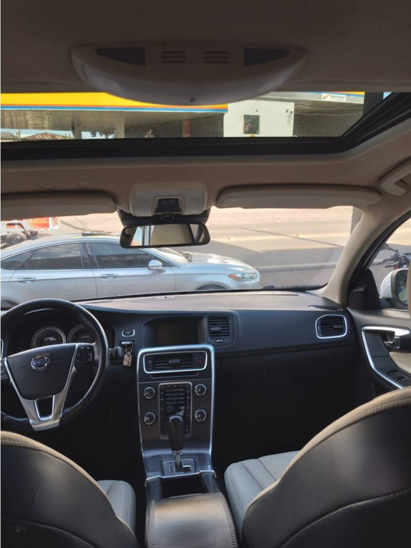 VOLVO - S60 - 2011/2011 - Branca - R$ 72.500,00